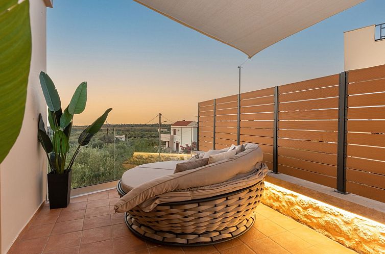 Vakantiehuis 3-Schlafzimmer-Villa mit privatem Pool und Lade
