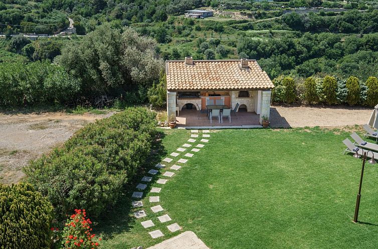 Vakantiehuis Villa "Arodamos" mit Garten, Grill und Terrasse