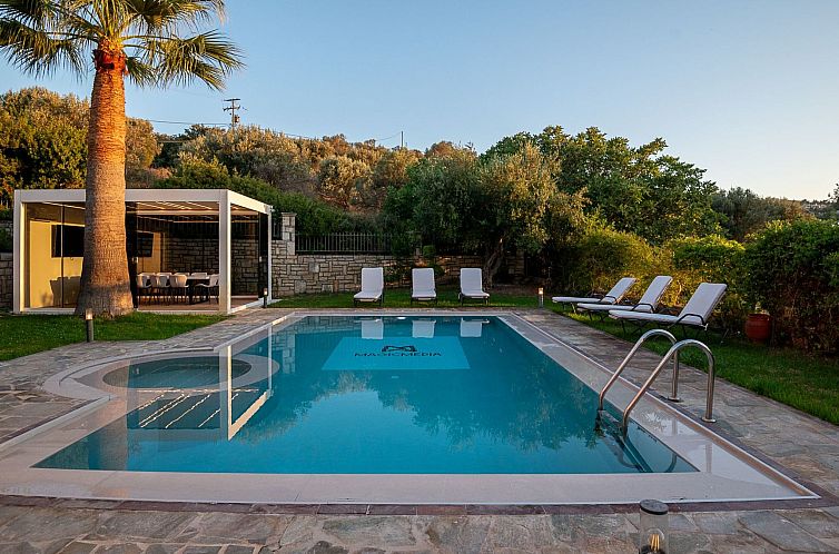 Vakantiehuis Neue Familienvillen mit 2 privaten Pools, Spiel