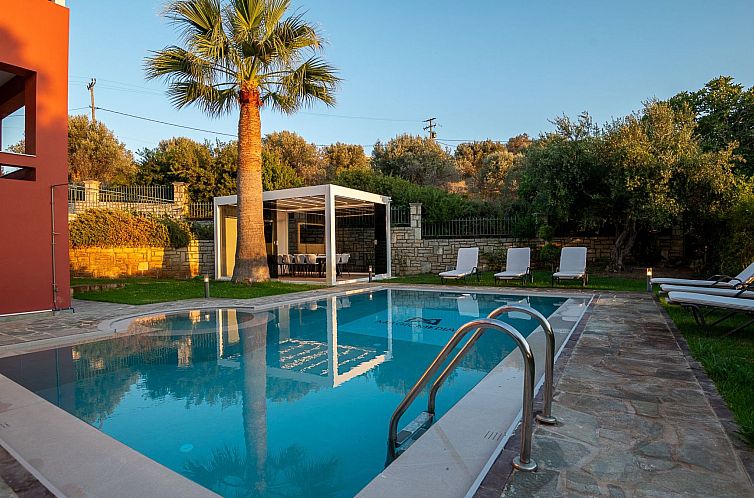 Vakantiehuis Neue Familienvillen mit 2 privaten Pools, Spiel