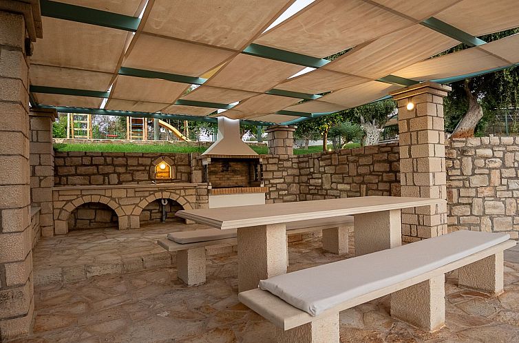 Vakantiehuis Neue Familienvillen mit 2 privaten Pools, Spiel