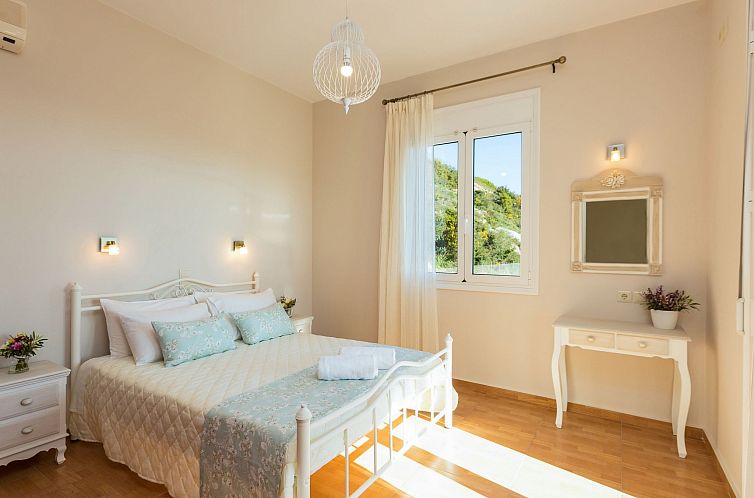 Vakantiehuis Ruhige Villa mit privatem Pool, BBQ und Kinderb