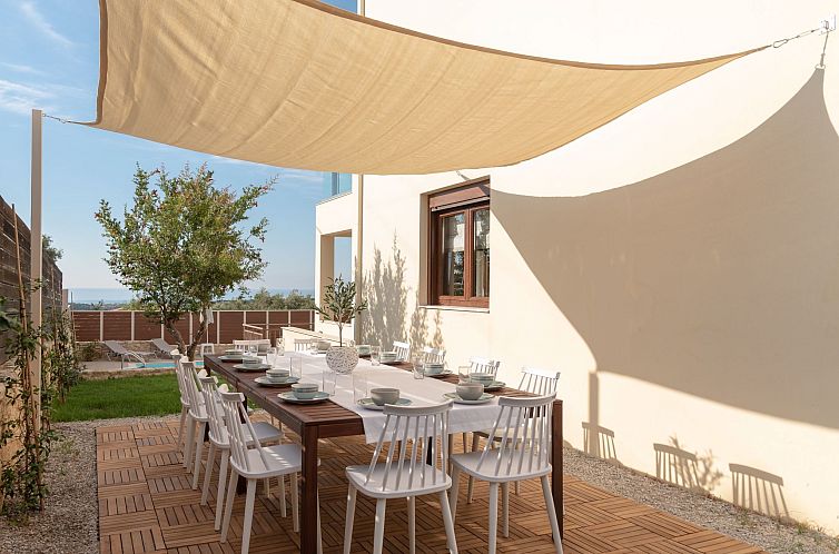 Vakantiehuis Ferienvilla "Rousa" mit Bergblick