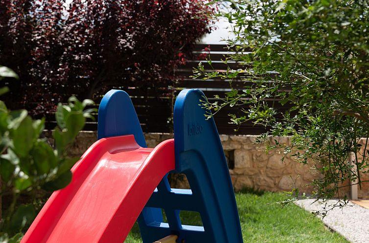 Vakantiehuis Ferienvilla "Rousa" mit Bergblick