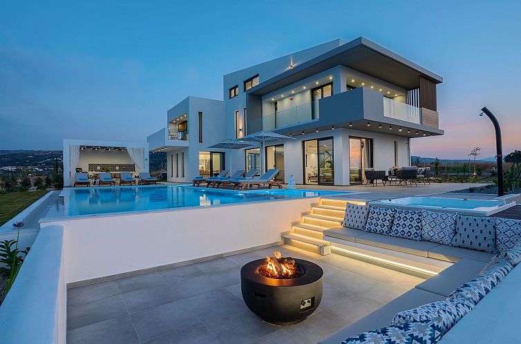 Vakantiehuis Lux-Villa mit Innen- und Außenpool, BBQ und Fi