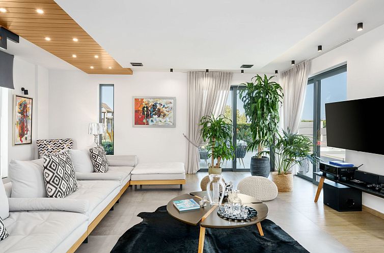 Vakantiehuis Lux-Villa mit Innen- und Außenpool, BBQ und Fi