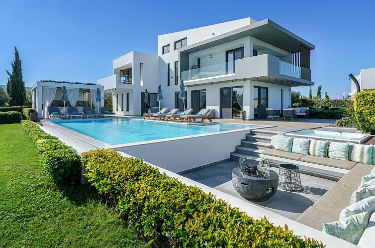 Vakantiehuis Lux-Villa mit Innen- und Außenpool, BBQ und Fi