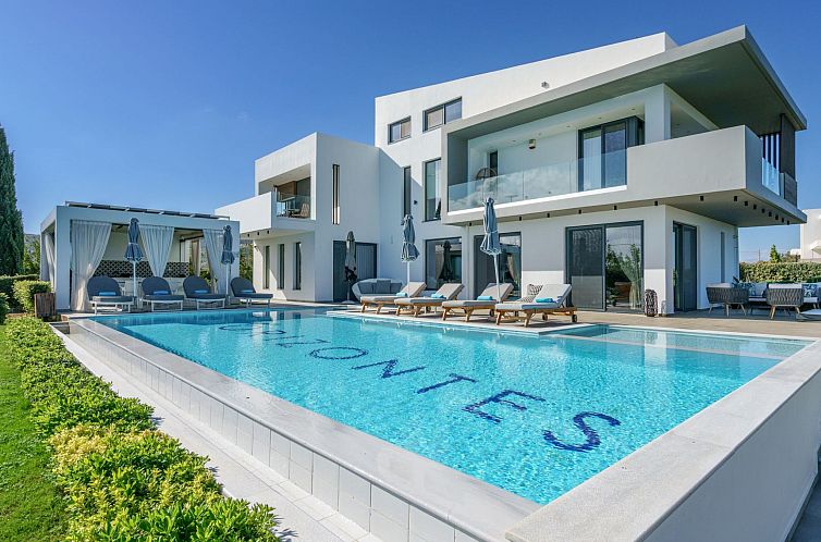 Vakantiehuis Lux-Villa mit Innen- und Außenpool, BBQ und Fi