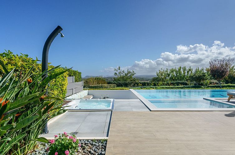 Vakantiehuis Lux-Villa mit Innen- und Außenpool, BBQ und Fi