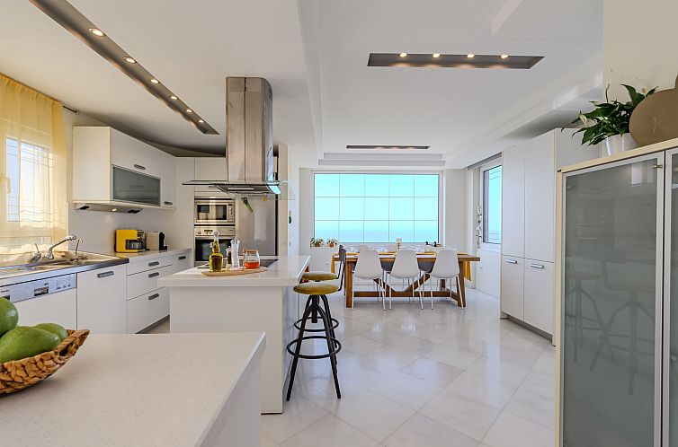 Vakantiehuis Villa mit Infinity-Pool und BBQ, Nähe zum Stra