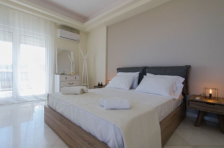 Vakantiehuis Villa mit Infinity-Pool und BBQ, Nähe zum Stra