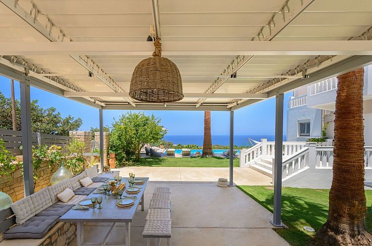 Vakantiehuis Villa mit Infinity-Pool und BBQ, Nähe zum Stra