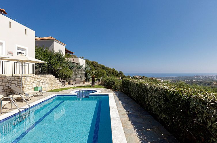 Vakantiehuis Familienvilla mit Pool, Garten, Spielplatz und 