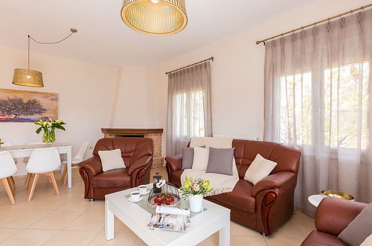 Vakantiehuis Familienvilla mit Pool, Garten, Spielplatz und 