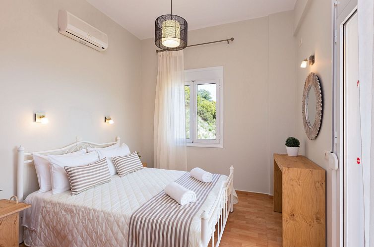 Vakantiehuis Familienvilla mit Pool, Garten, Spielplatz und 