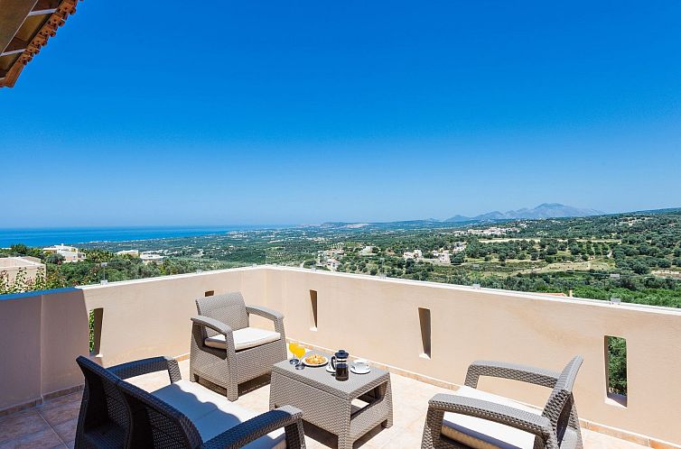 Vakantiehuis Familienvilla mit Pool, Garten, Spielplatz und 