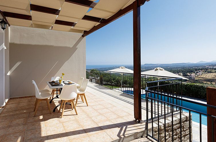 Vakantiehuis Familienvilla mit Pool, Garten, Spielplatz und 