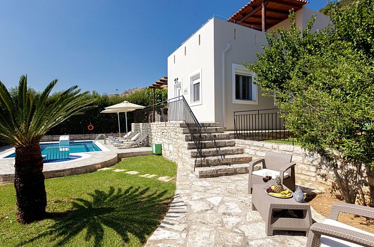 Vakantiehuis Familienvilla mit Pool, Garten, Spielplatz und 