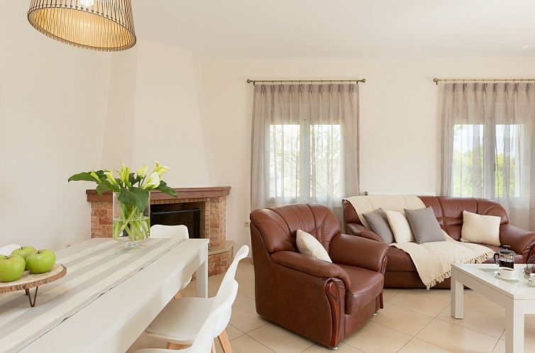 Vakantiehuis Familienvilla mit Pool, Garten, Spielplatz und 