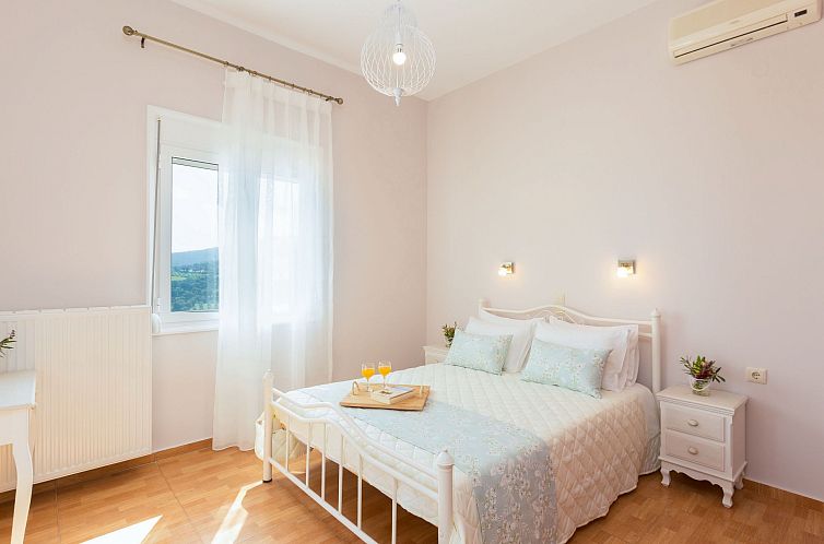 Vakantiehuis Familienvilla mit Pool, Garten, Spielplatz und 