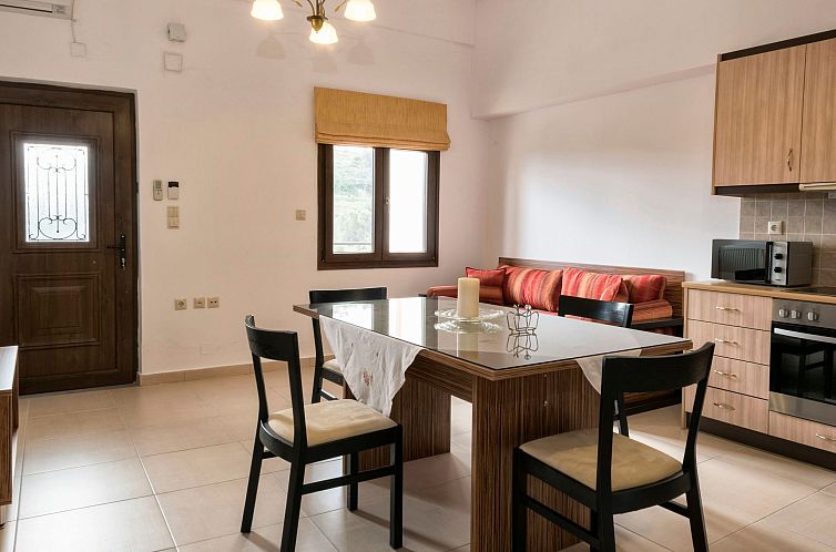 Vakantiehuis Familienvilla mit privatem Pool, Spielplatz und