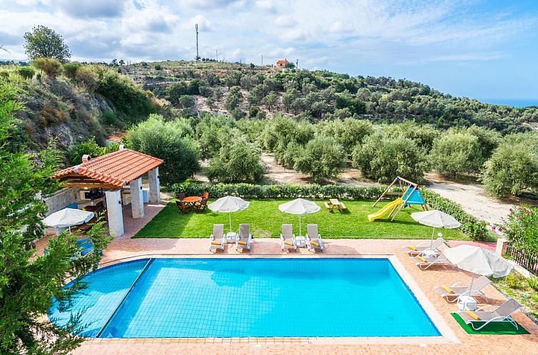 Vakantiehuis Familienvilla mit privatem Pool, Spielplatz und