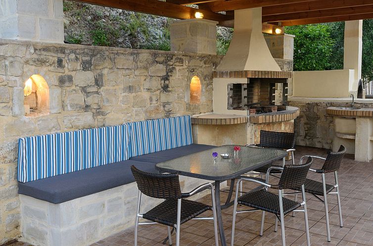 Vakantiehuis Familienvilla mit privatem Pool, Spielplatz und