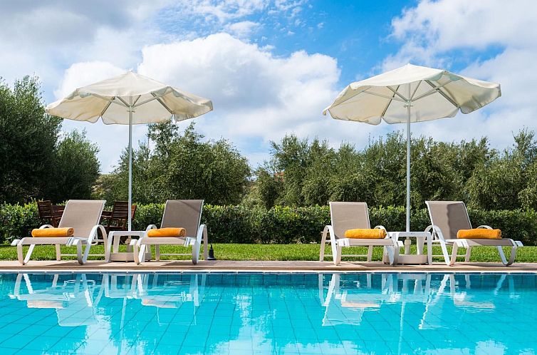 Vakantiehuis Familienvilla mit privatem Pool, Spielplatz und