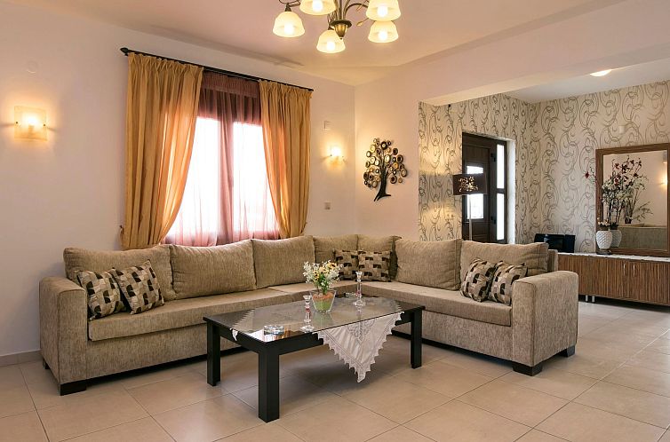 Vakantiehuis Familienvilla mit privatem Pool, Spielplatz und