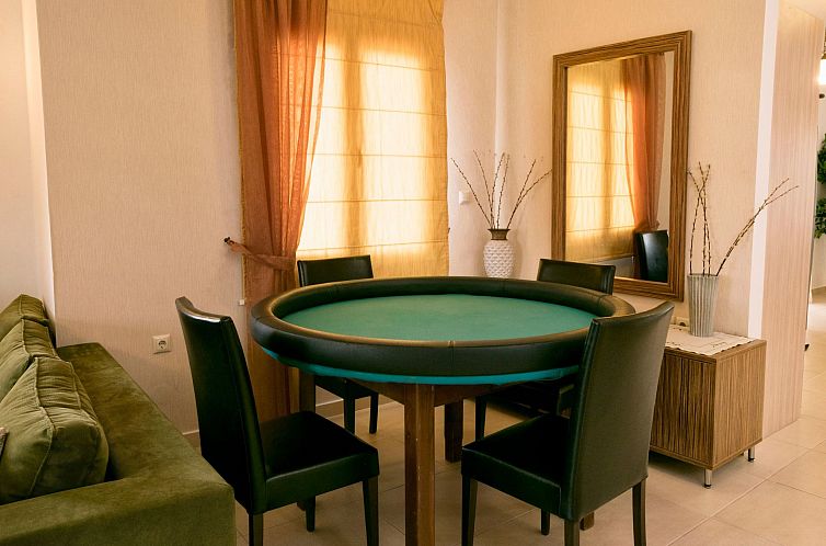 Vakantiehuis Familienvilla mit privatem Pool, Spielplatz und