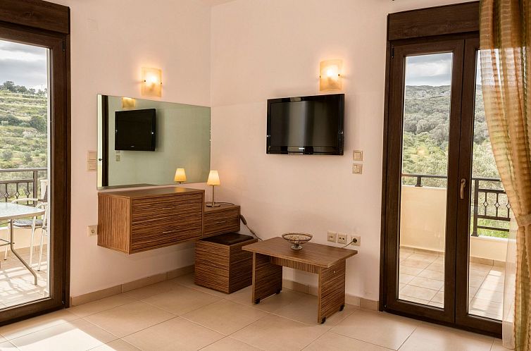 Vakantiehuis Familienvilla mit privatem Pool, Spielplatz und