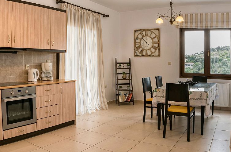 Vakantiehuis Familienvilla mit privatem Pool, Spielplatz und