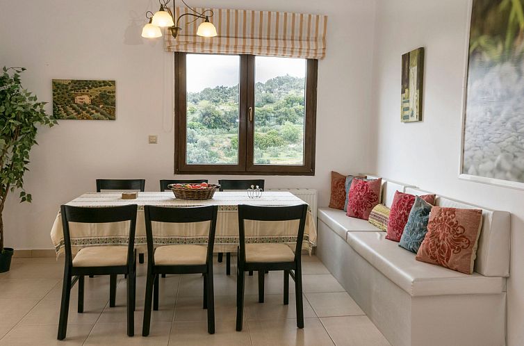 Vakantiehuis Familienvilla mit privatem Pool, Spielplatz und