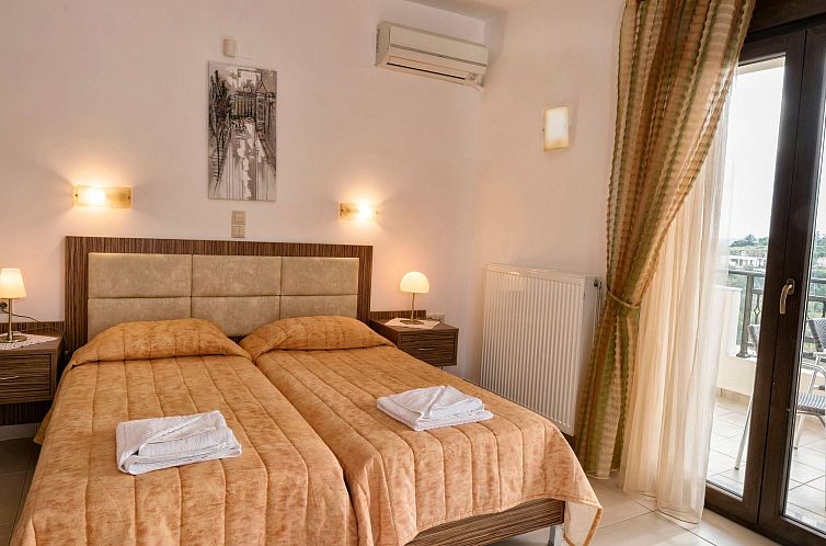 Vakantiehuis Familienvilla mit privatem Pool, Spielplatz und