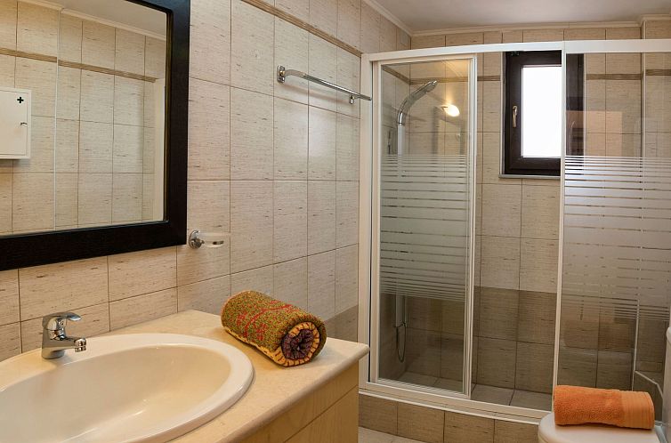 Vakantiehuis Familienvilla mit privatem Pool, Spielplatz und