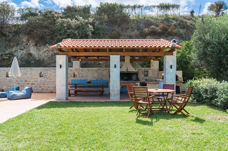 Vakantiehuis Familienvilla mit privatem Pool, Spielplatz und