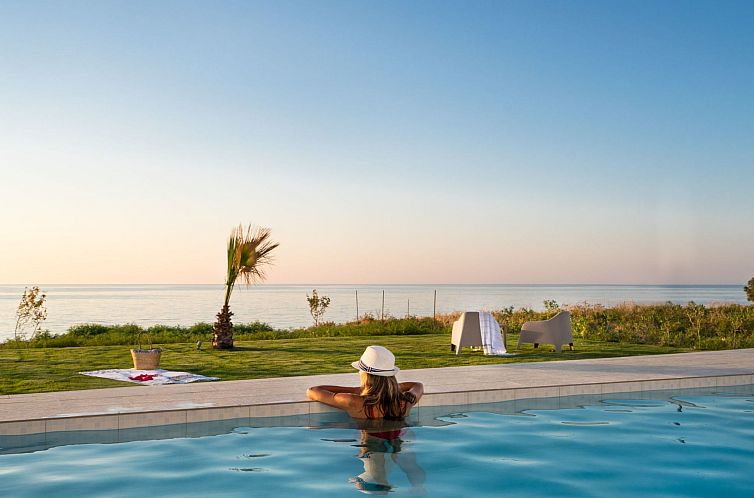 Guest house 06239365 - Holiday property Crete - Vakantiehuis Villa am Strand mit Pool, Kinderbereich und BBQ