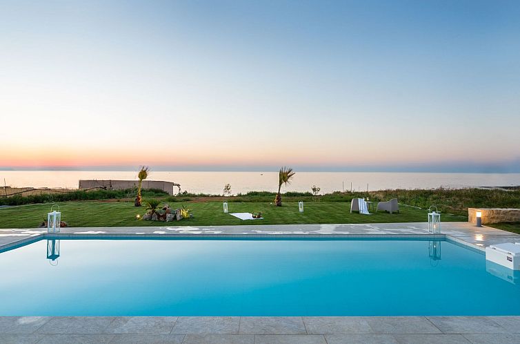 Vakantiehuis Villa am Strand mit Pool, Kinderbereich und BBQ