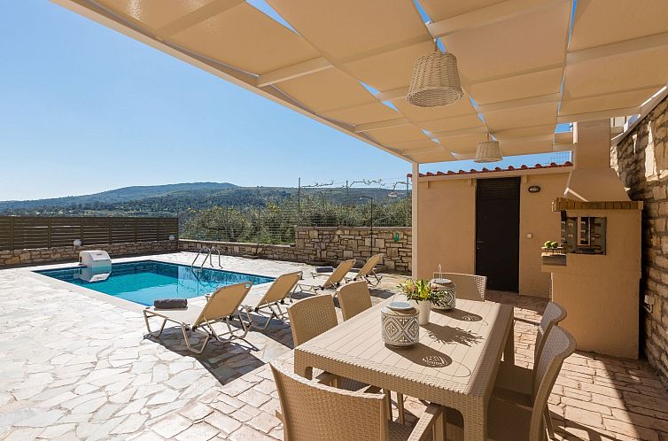 Vakantiehuis Familienvilla mit Pool und Tischtennisplatte