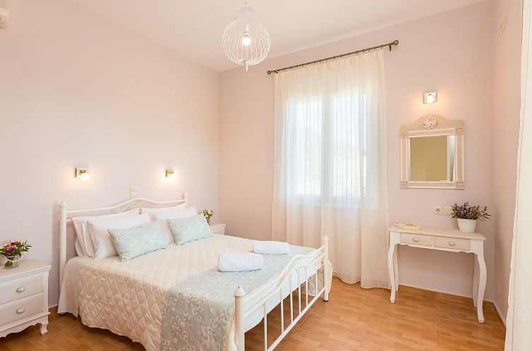 Vakantiehuis Familienvilla mit Pool und Tischtennisplatte