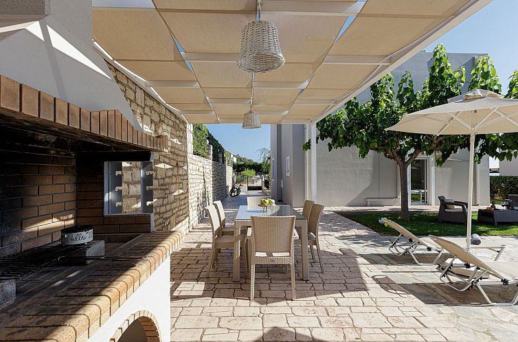 Vakantiehuis Familienvilla mit Pool und Tischtennisplatte