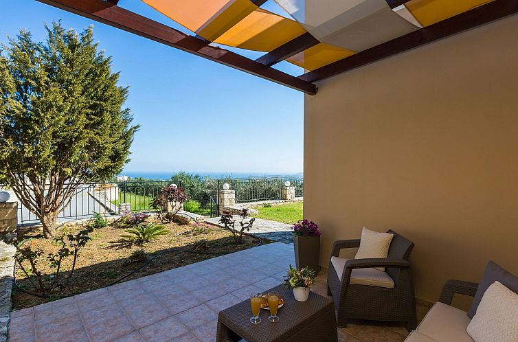 Vakantiehuis Familienvilla mit Pool und Tischtennisplatte