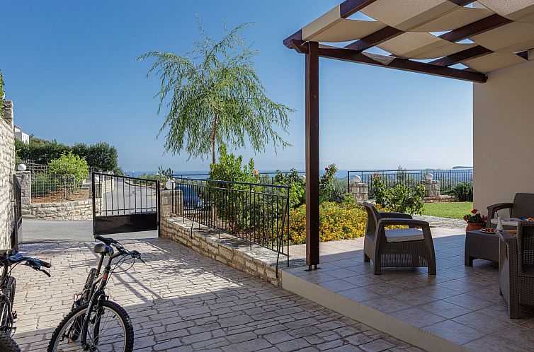 Vakantiehuis Familienvilla mit Pool und Tischtennisplatte