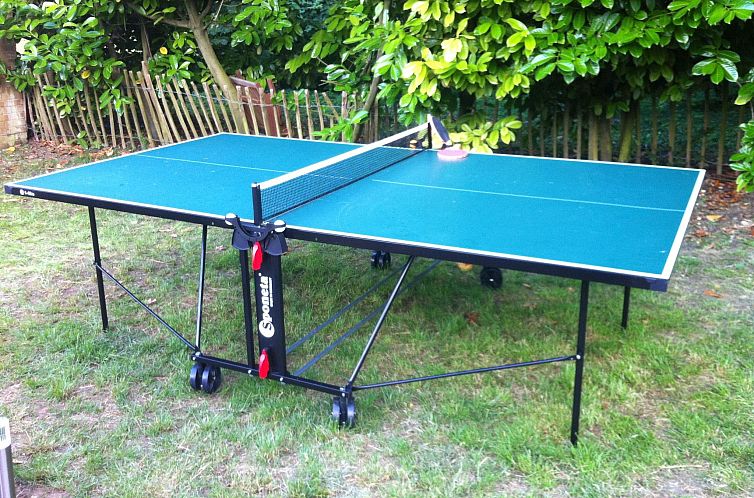 Vakantiehuis Familienvilla mit Pool und Tischtennisplatte