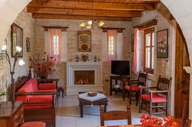 Vakantiehuis Traditionelle Steinvilla Phaedra in Strandnähe