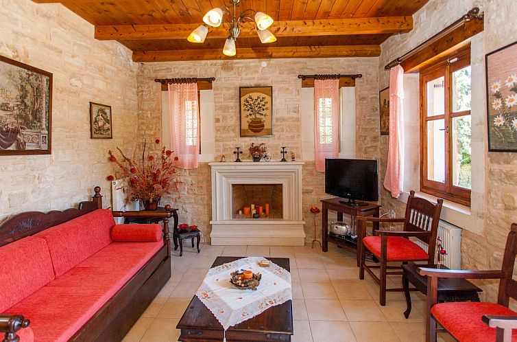 Vakantiehuis Traditionelle Steinvilla Phaedra in Strandnähe