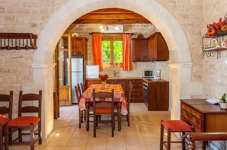 Vakantiehuis Traditionelle Steinvilla Phaedra in Strandnähe