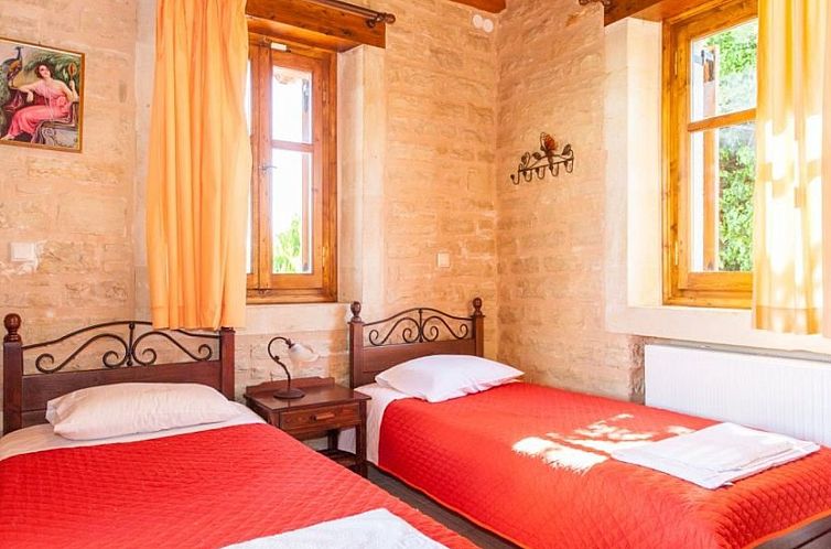 Vakantiehuis Traditionelle Steinvilla Phaedra in Strandnähe