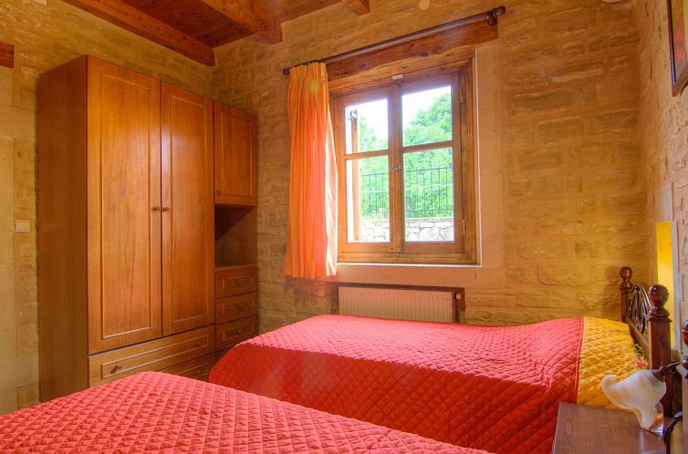 Vakantiehuis Traditionelle Steinvilla Phaedra in Strandnähe