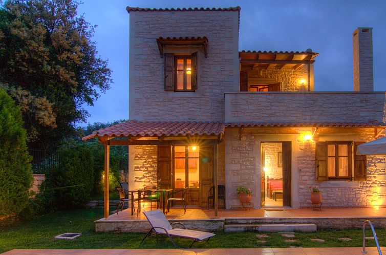 Vakantiehuis Traditionelle Steinvilla Phaedra in Strandnähe